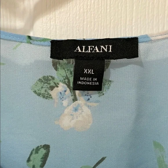 Floral Print Women's Top - Picture 2 of 7